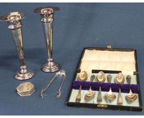 White metal trinket pot marked 800, EPNS sugar nips, cased set of EPNS teaspoons &amp; pair of silver plated vases