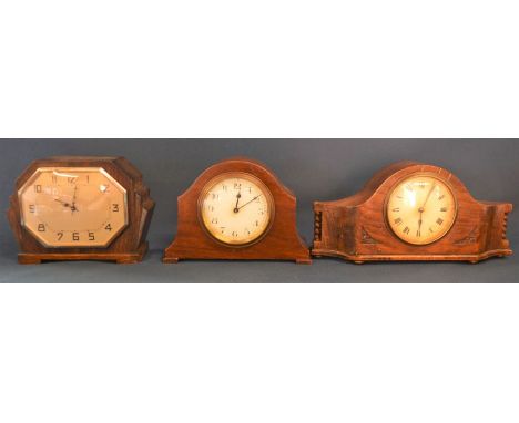 3 small vintage mantel clocks (AF)