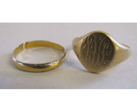 9ct gold signet ring total weight 7.2g ring size V and an 18ct gold and platinum ring total weight 2.9g&nbsp;