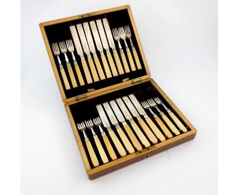 λ A matched set of twelve late-Victorian and Edwardian silver fruit knives and forks, by R. Mosley and Co, Sheffield 1894 and