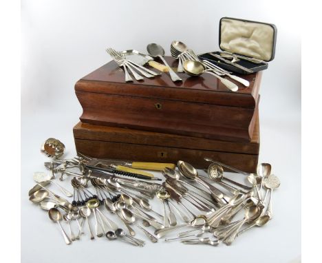 λ A mixed lot of flatware, comprising: a pair of fish servers with ivory handles, Sheffield 1912, a pair of sauce ladles, Lon
