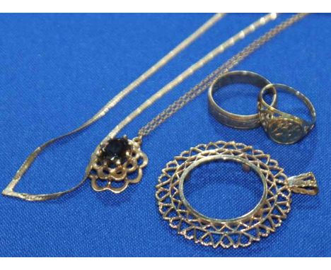 COLLECTION OF 9CT GOLD JEWELLERY
comprising of a wedding band, a signet ring, a chain, a pendant mount and a smokey quartz pe