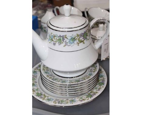 NORITAKE 'TRADITION' PATTERN TEA SERVICE
comprising a teapot, sugar, cream, six teacups, six saucers, six side plates and a c