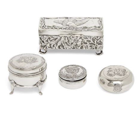 An Edwardian silver ring box, Birmingham, 1901, John S. Pullinger, the putti-decorated lid opening to reveal a purple velvet 