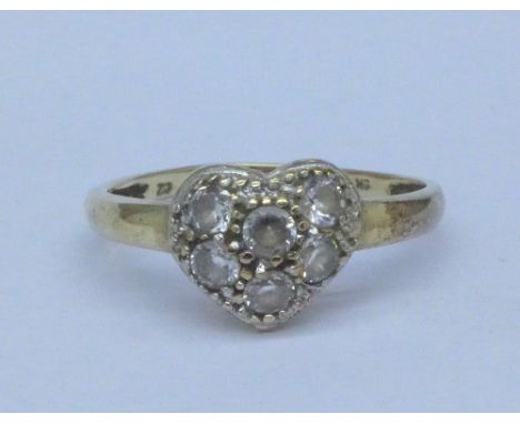 A 9ct gold, heart shaped ring, 1.7g, R