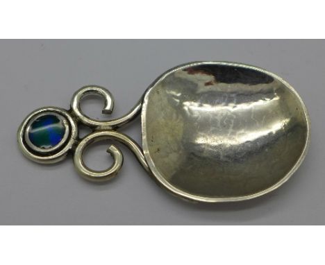 A modern hammered 925 silver and enamel set caddy spoon