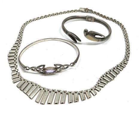 Vintage silver jewellery inc 2 bangles & silver collar necklace weight 50g 