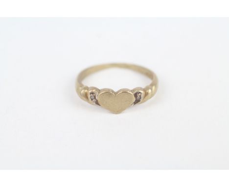 9ct gold white gemstone heart shaped ring 