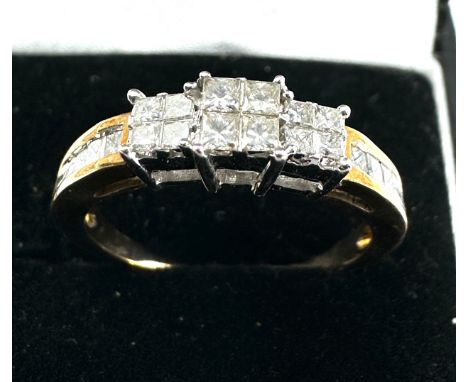 9ct gold diamond ring weight 2.8g est .50ct diamonds 