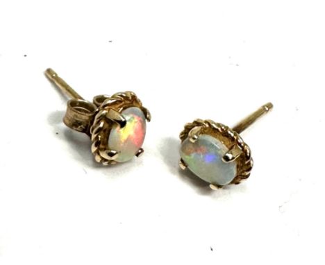 9ct gold opal earrings weight 1g 