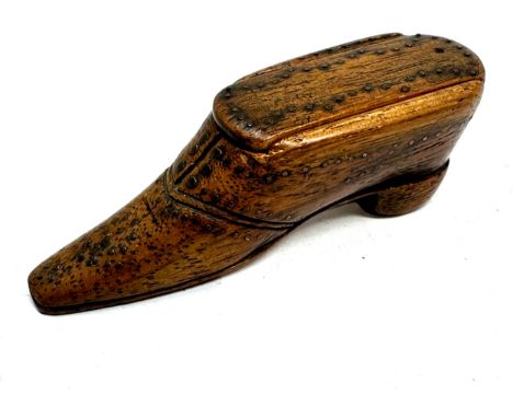 Antique shoe snuff box measures approx 8.5cm long 