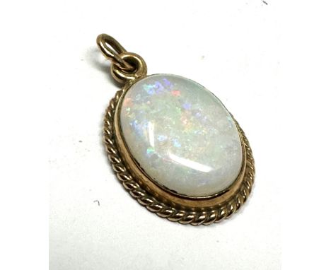 9ct gold opal pendant opal measures approx 14mm by 11mm weight 2.5g 