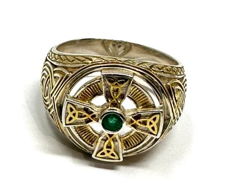 silver Bishop's ring celtic design set with emerald weight 16g 