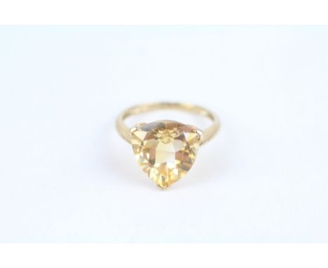 9ct gold trillion cut citrine dress ring 