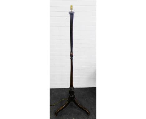 Mahogany standard lamp, 155cm 