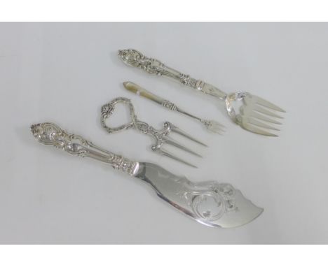Mixed lot to include Epns fish servers and toasting fork and a silver and mother of pearl pickle fork (4) 