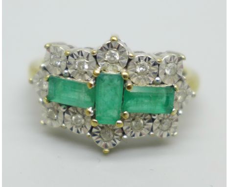 A 9ct gold, emerald and illusion set diamond ring, 3.3g, P 