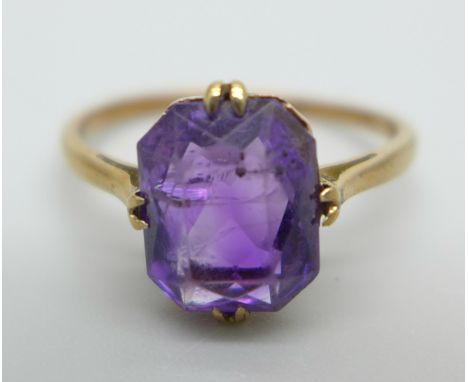 A yellow metal ring set with an amethyst, stamped 9ct, 1.8g, P 