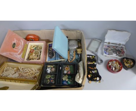 A box of vintage jewellery and fashion jewellery 