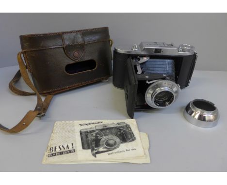 A Voigtlander Bessa I camera, cased 