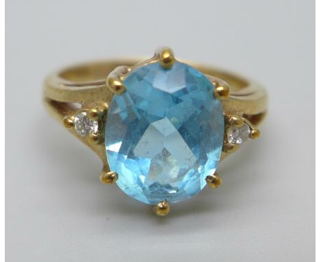 A 9ct gold, topaz and diamond ring, marked 375, 3g, I 