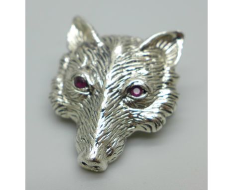 A silver fox head with ruby eyes brooch/pendant, stamped 925 