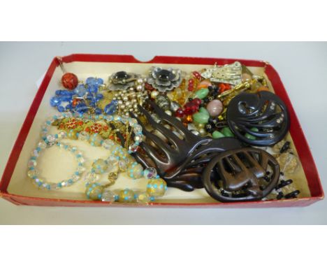 Vintage jewellery, mainly 1930's 