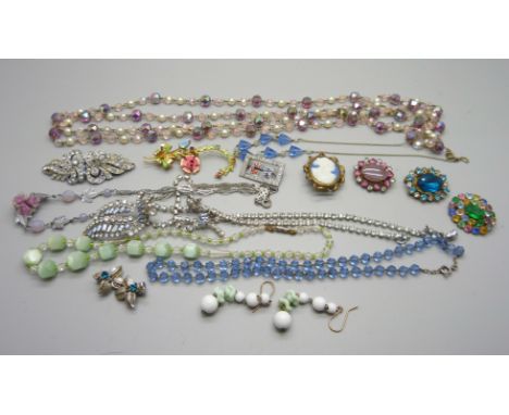 Vintage jewellery, mainly 1930s/50s 