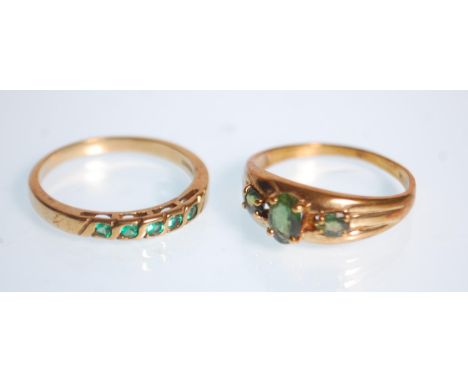 A hallmarked 9ct yellow gold ring set with five green stones. Hallmarked for Birmingham date letter X 1997, ring size P. Toge