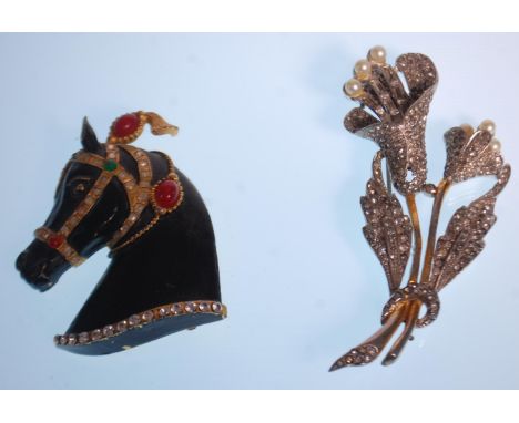 Two vintage mid Century fashion brooches to include a horse brooch set with green, red and white stones with gilt detailing, 