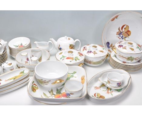 A quantity of Royal Worcester Evesham pattern ceramic tablewares to include 2x tureens, serving plates / dishes, bowls, cups 