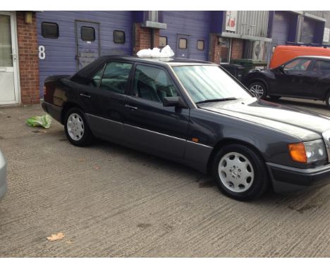 Mercedes 280e 1993 - Fast becoming a popular choice for the person that wants a classic car, one that can take the kids to sc