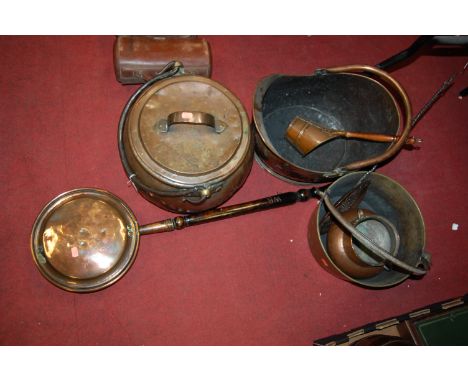 Metalwares to include warming pan, preserve pan, cauldron and cover, helmet scuttle etc