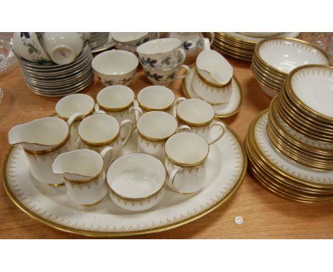 A Paragon china Athena pattern extensive part dinner and tea service
