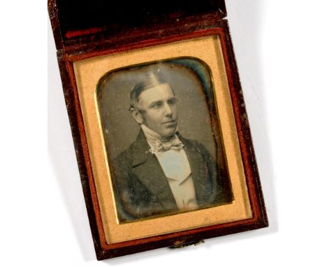 A VICTORIAN DAGUERREOTYPE PORTRAIT OF A GENTLEMAN, 5 X 4CM, GILTMETAL MOUNT, IN PLUSH LINED MAROON MOROCCO CASE