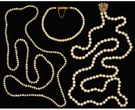 A DOUBLE ROW CULTURED PEARL NECKLACE WITH A RUBY AND DIAMOND CLASP IN GOLD MARKED 375, 92 CM L APPROX, A CULTURED PEARL BRACE