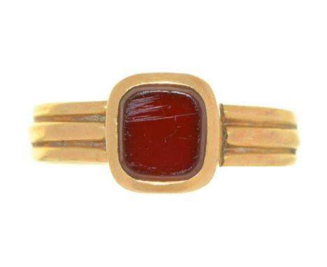 A CORNELIAN RING, IN REEDED 18CT GOLD HOOP, BIRMINGHAM 1887, SIZE N, 3G++HOOP SPLIT AT SHOULDER