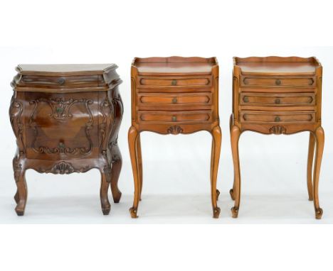 A CARVED WALNUT SERPENTINE COMMODE, 66CM H X 52CM W AND A PAIR OF MAHOGANY SERPENTINE BEDSIDE CHESTS, STAMPED MEUBLES TRICOIR