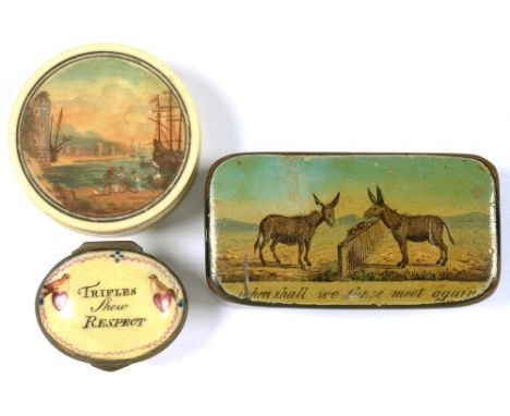 A VICTORIAN PAPIER MACHE SNUFF BOX, THE LID WITH COLOURED AND VARNISHED PRINT OF TWO DONKEYS AT A FENCE, 7.5CM L, A 19TH C TU