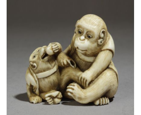 An early 19th century Japanese netsuke from Edo period. Signed on the base. In carved elephant ivory portraying a scene with 