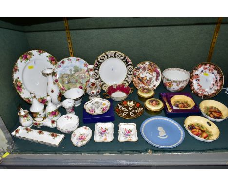 A COLLECTION OF AYNSLEY, ROYAL CROWN DERBY, ROYAL ALBERT AND OTHER CERAMICS, to include eight pieces of Royal Albert 'Old Cou