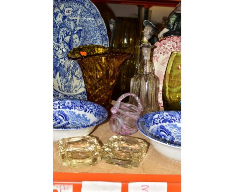A GROUP OF CERAMICS AND GLASS WARES, to include a M R L (Royal) Boch blue and white charger decorated with an Elizabethan sty