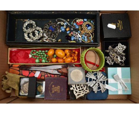 A SELECTION OF SILVER, COSTUME JEWELLERY AND COINS, to include a German Art Deco paste set bracelet, fitted with an integrate