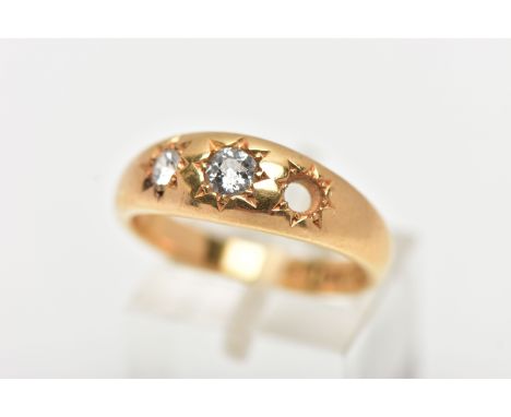 A 18CT GOLD THREE STONE GYPSY RING, a AF yellow gold ring centrally set with a single old cut diamond, approximate diamond we