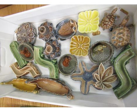 Collection of various Wade trinket dishes, incl. Viking longships, puppies in baskets, fish, two daffodil candle holders etc.