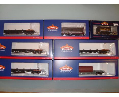 A tray of boxed wagons by Bachmann.  VG-E in G-VG boxes. (7) 