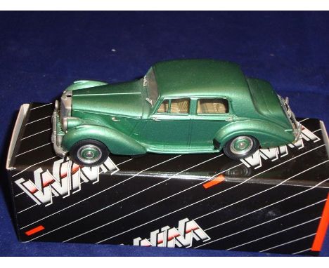 Western Models WMS 58 - 1953 Bentley R Type (bonnet mascot missing) in green.  G-VG in VG box.