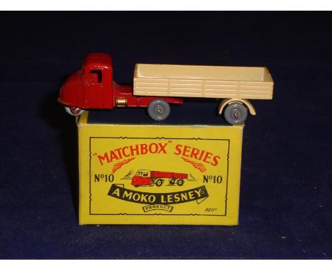 A Matchbox Original Series 1-75 No 10 Scammell Mechanical Horse. (red cab, god trim, light brown trailer, GPW) VG-E in VG box