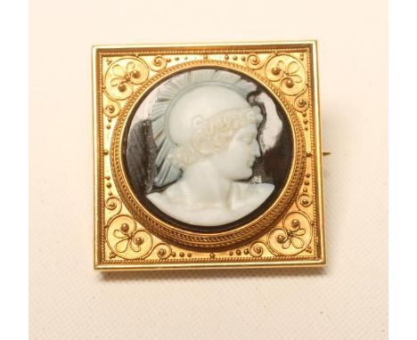 A VICTORIAN ETRUSCAN REVIVAL BROOCH, the central raised circular hardstone cameo carved with the head and shoulders portrait 