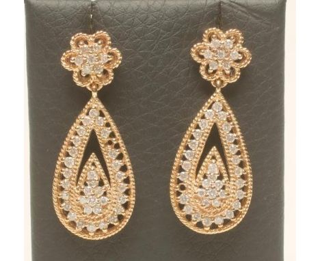 A PAIR OF DIAMOND DROP EAR STUDS, the 9kt gold rope twist flower stud set with seven small round brilliants and pendant with 
